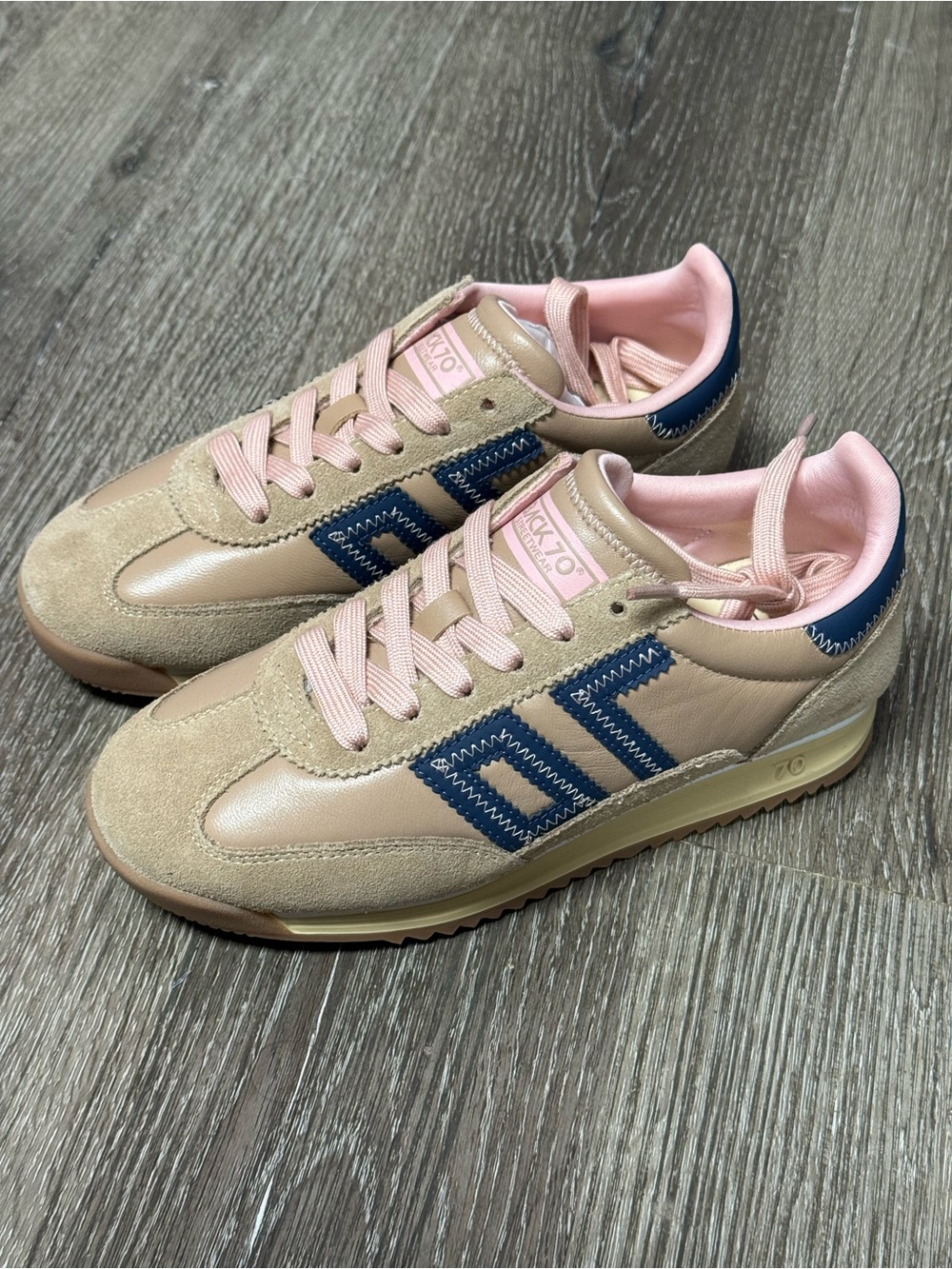 Back 70 Jogger Sneakers - Picture 4 of 6